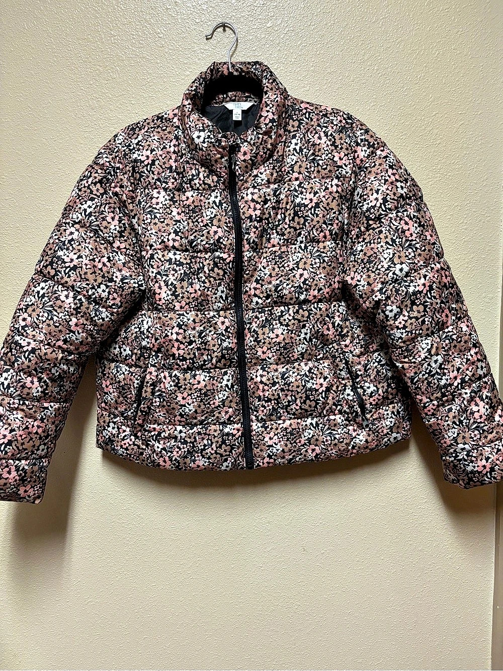 Time and Tru Floral Puffer Jacket in Black & Pink Large Like New